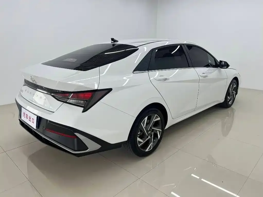 Hyundai Elantra — фото 10