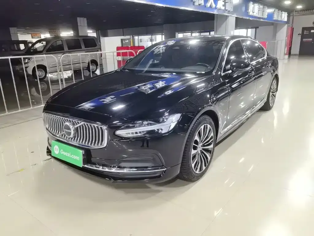 Volvo S90 — фото 1