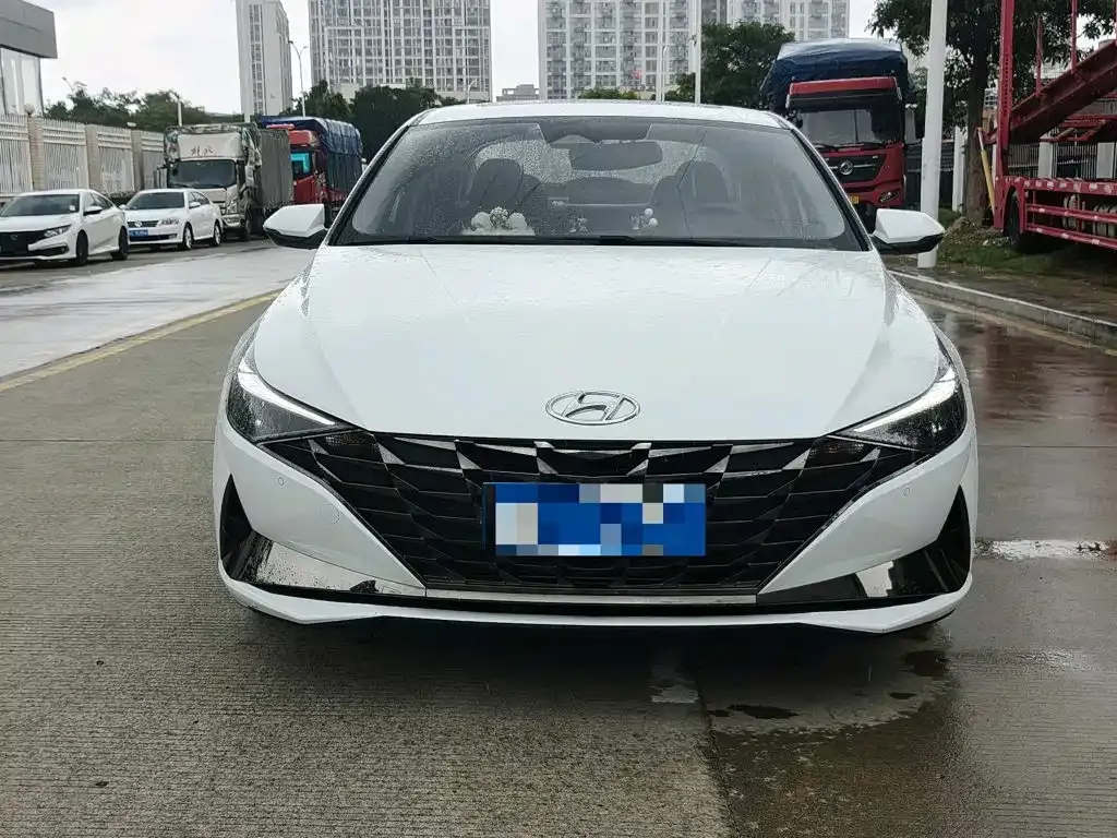 Hyundai Elantra — фото 7