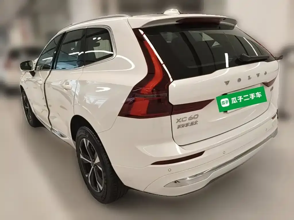 Volvo XC60 — фото 10