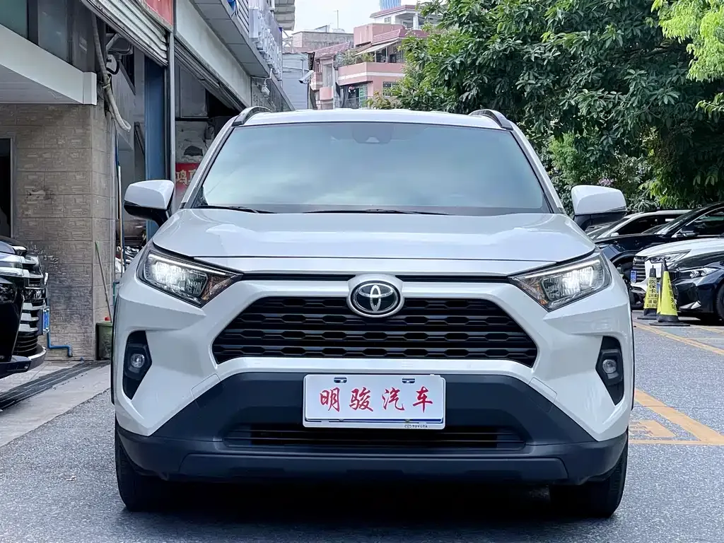 Toyota RAV4 — фото 9