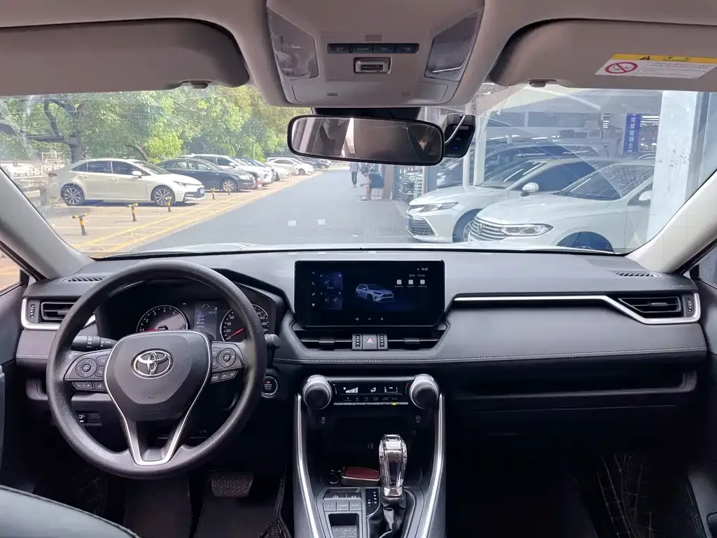 Toyota RAV4 — фото 2