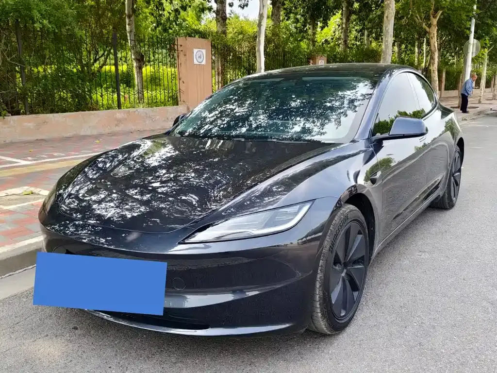 Tesla Model 3 — фото 1