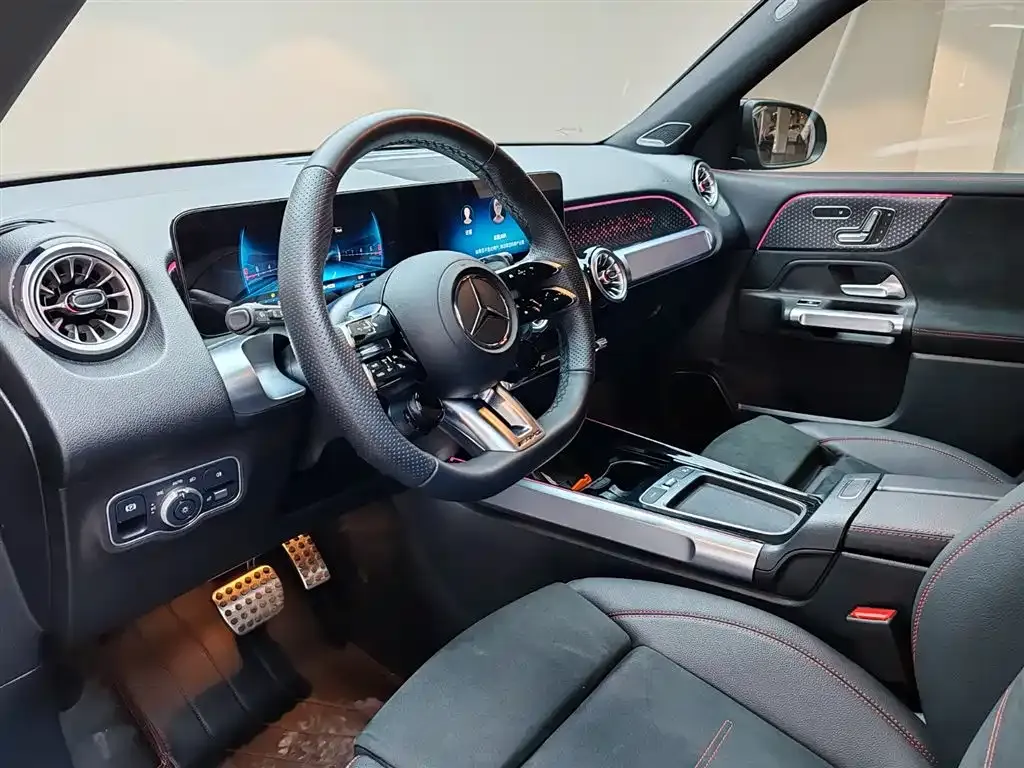 Mercedes-Benz GLB AMG — фото 9