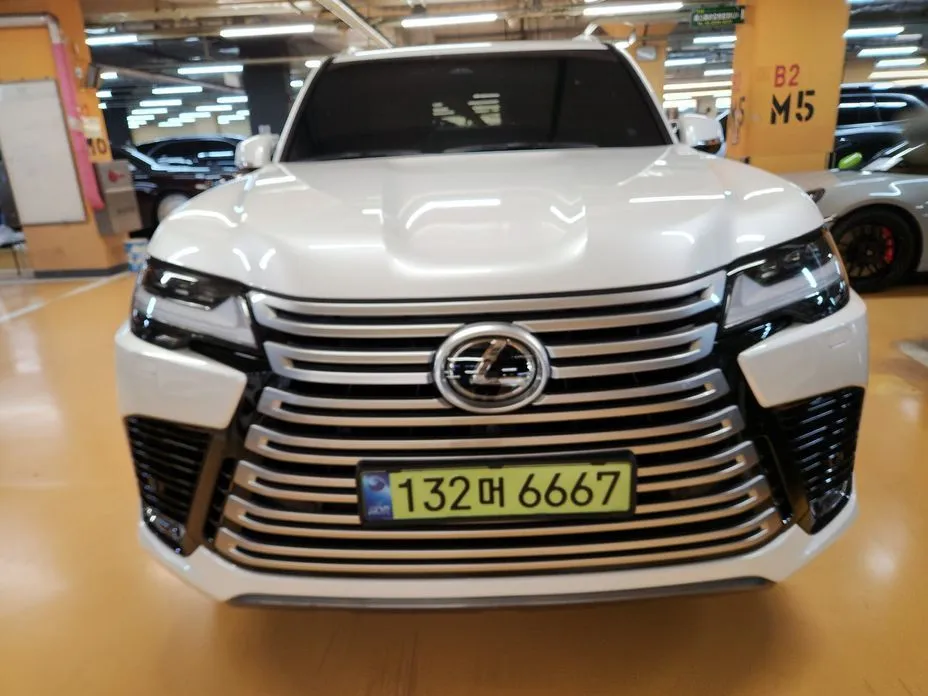 Lexus LX — фото 1