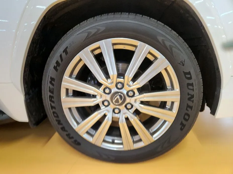 Lexus LX — фото 10