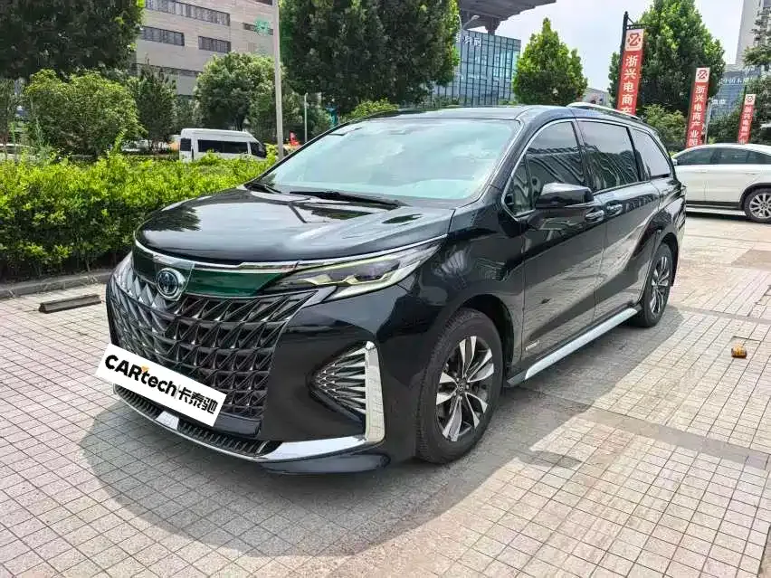 Toyota Granvia — фото 1