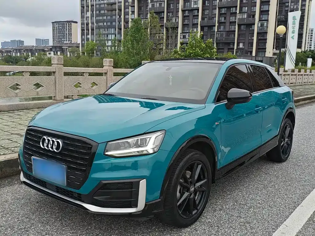 Audi Q2L — фото 1
