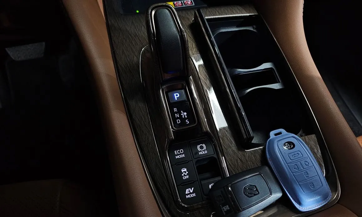 Toyota Alphard — фото 4