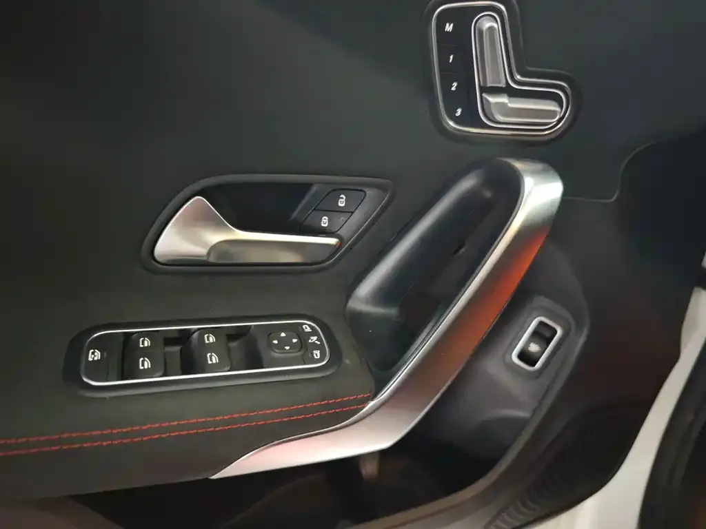 Mercedes-Benz CLA (Import) — фото 2