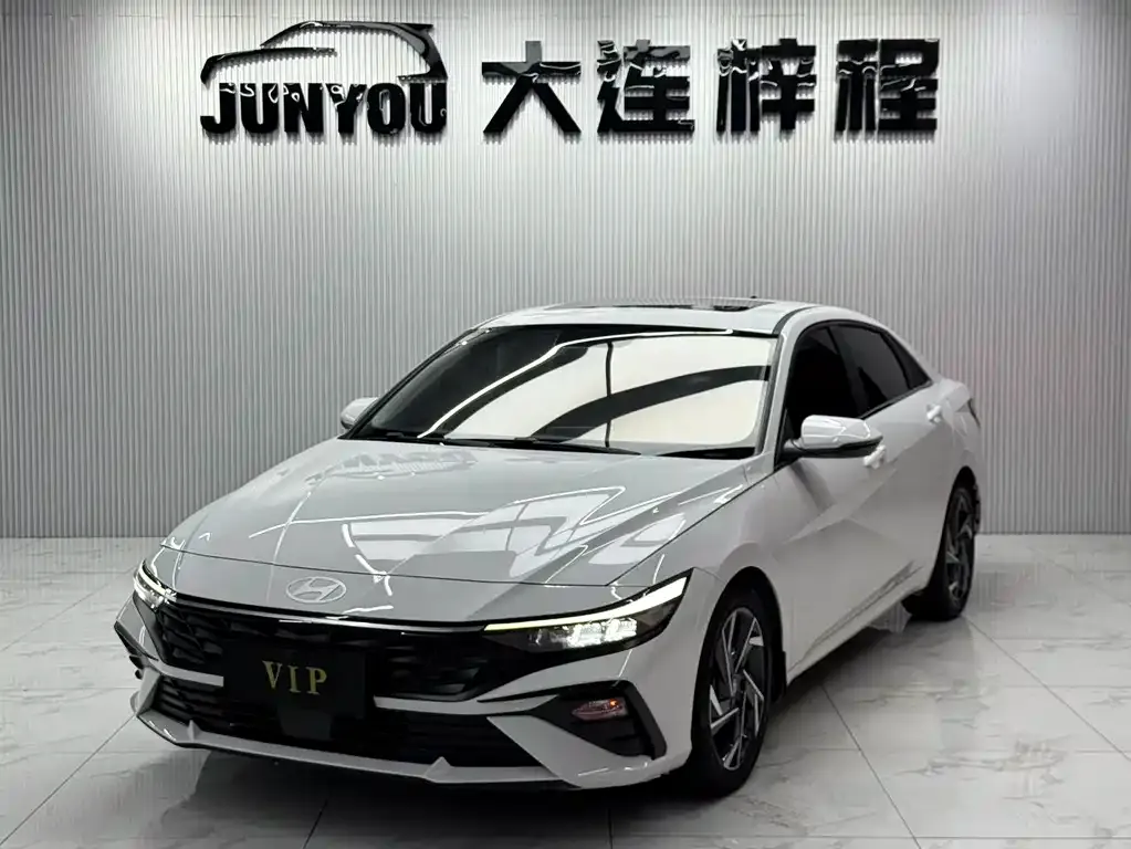 Hyundai Elantra — фото 1