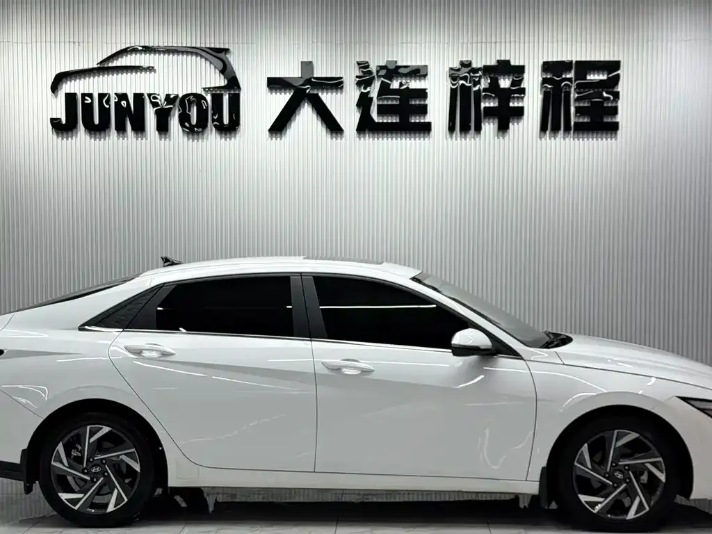 Hyundai Elantra — фото 9