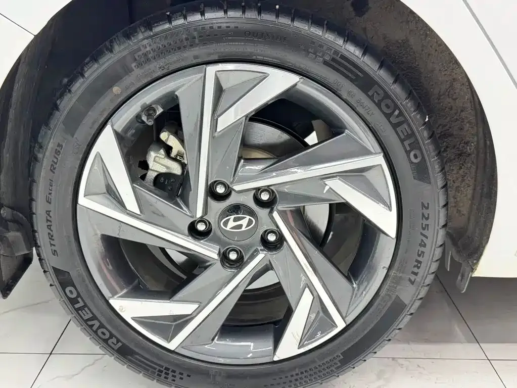 Hyundai Elantra — фото 2