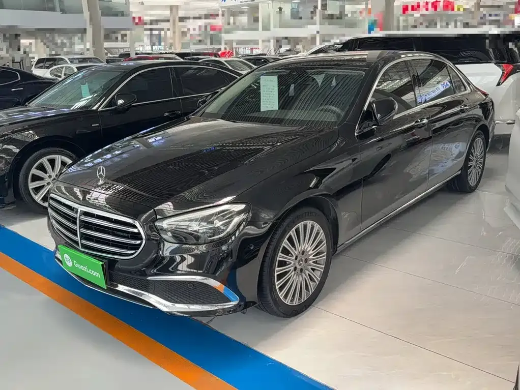 Mercedes-Benz E-Class — фото 1