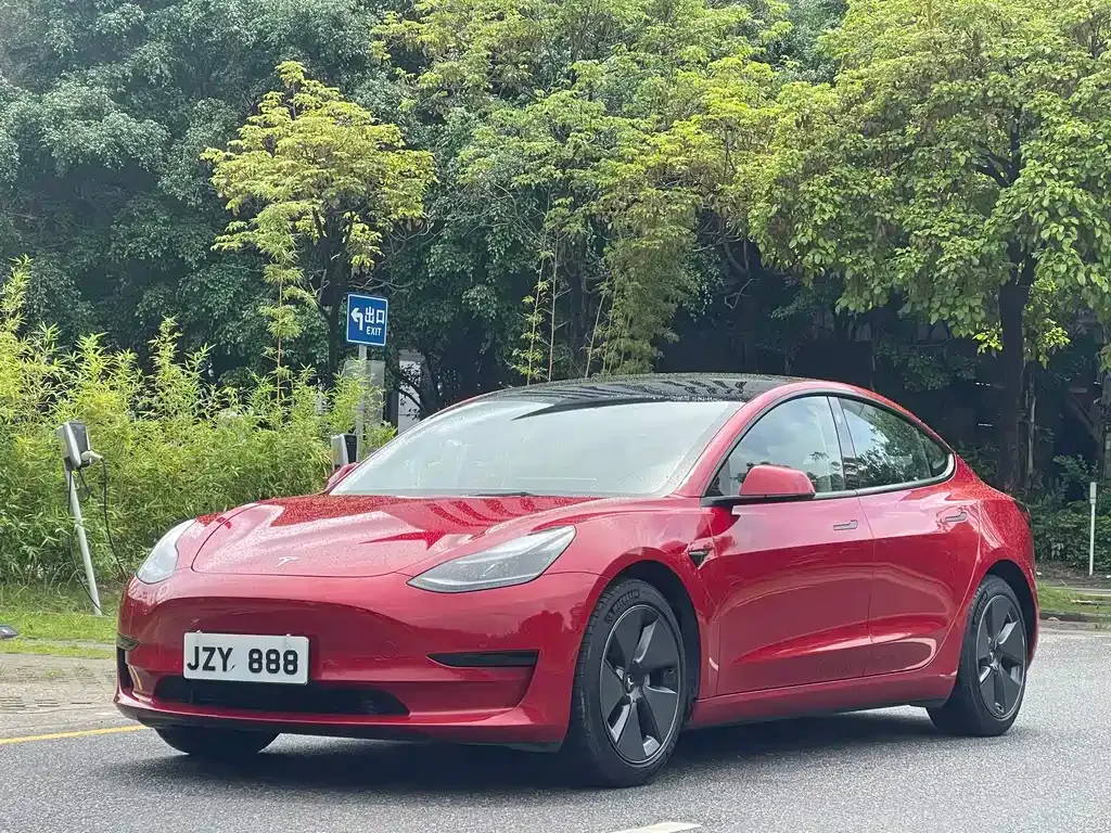 Tesla Model 3 — фото 1