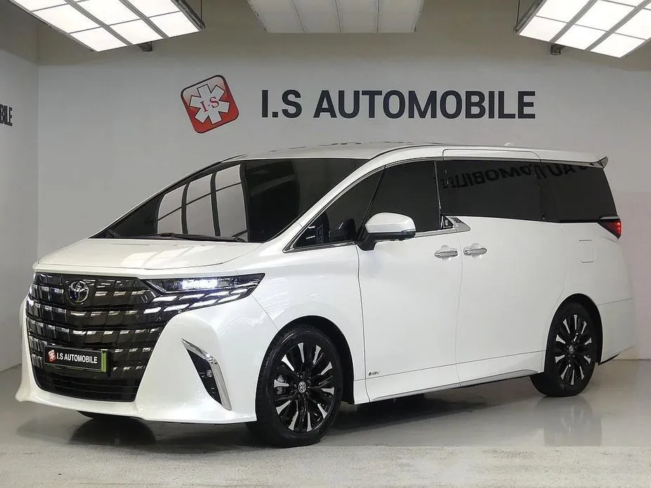 Toyota Alphard — фото 1