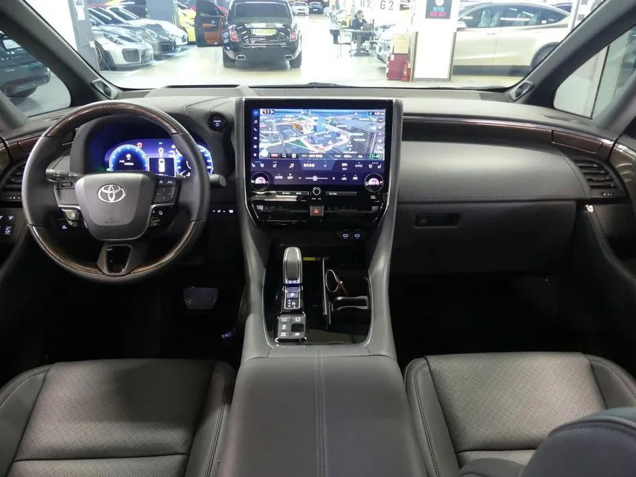 Toyota Alphard — фото 8