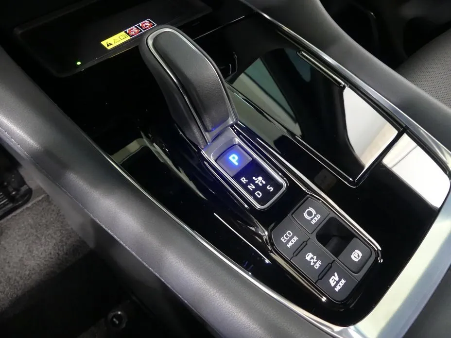 Toyota Alphard — фото 10