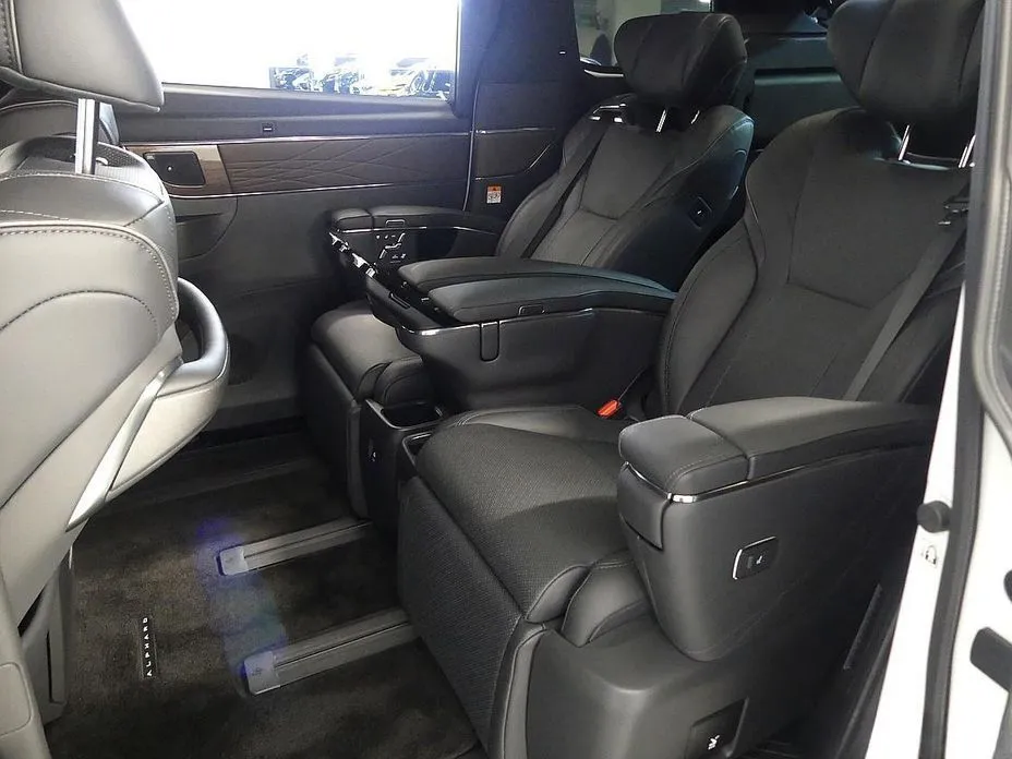 Toyota Alphard — фото 5