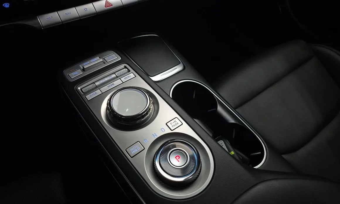 Genesis GV70 — фото 2