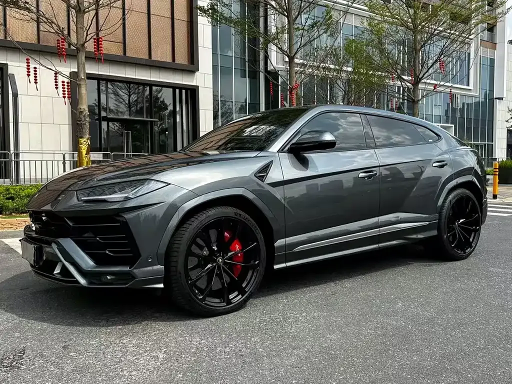 Lamborghini Urus — фото 1