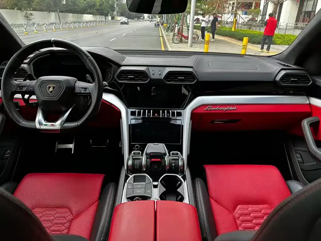 Lamborghini Urus — фото 3