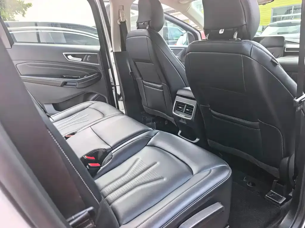 Ford Edge — фото 10