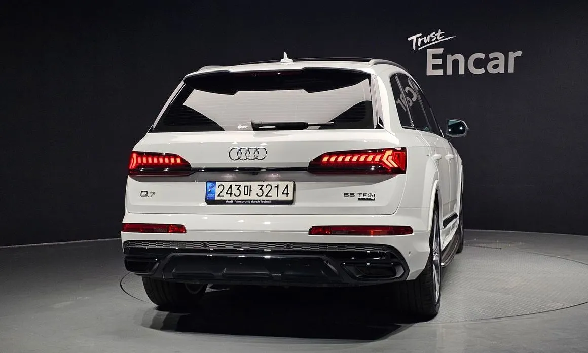 Audi Q7 — фото 10