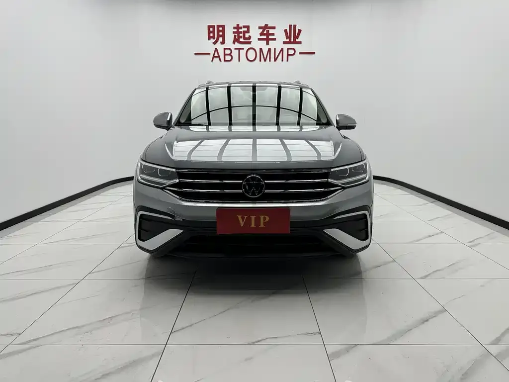 Volkswagen Tiguan L — фото 2