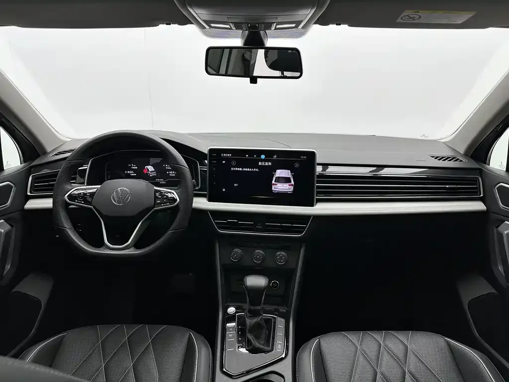 Volkswagen Tiguan L — фото 7