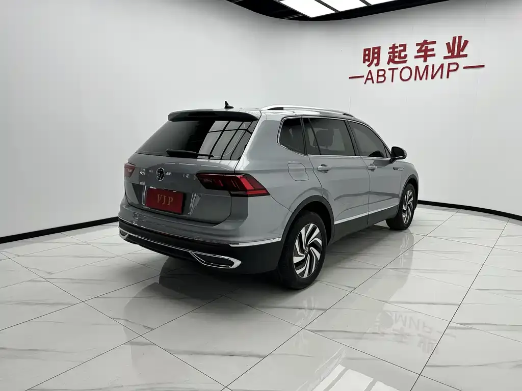Volkswagen Tiguan L — фото 9