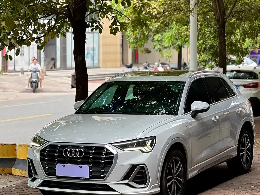 Audi Q3 — фото 1