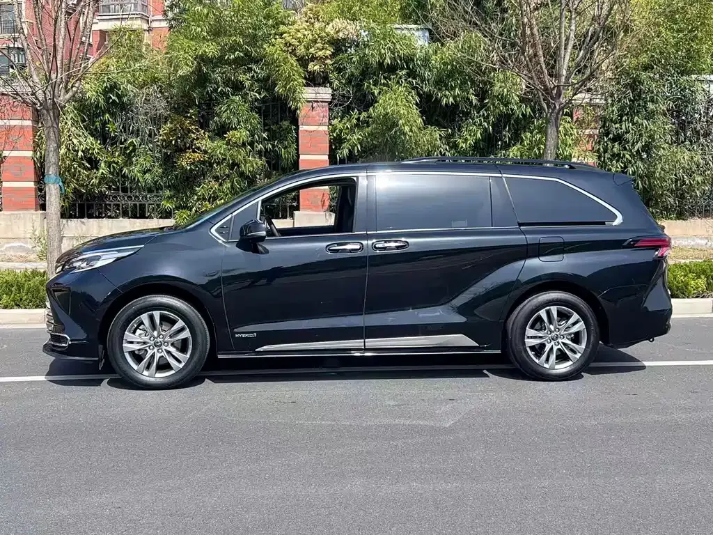 Toyota Sienna — фото 9