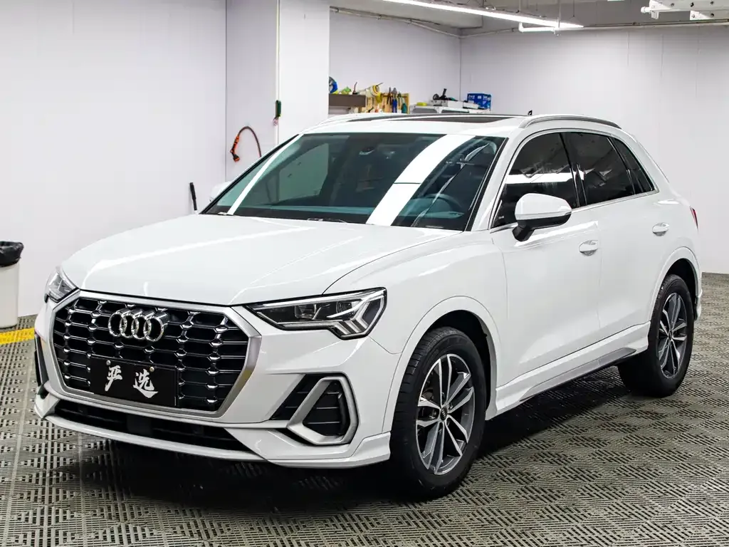 Audi Q3 — фото 1