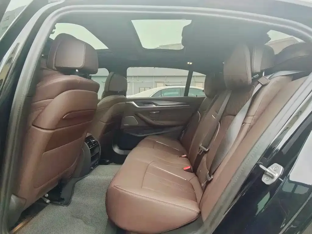 BMW 5 Series New Energy — фото 2