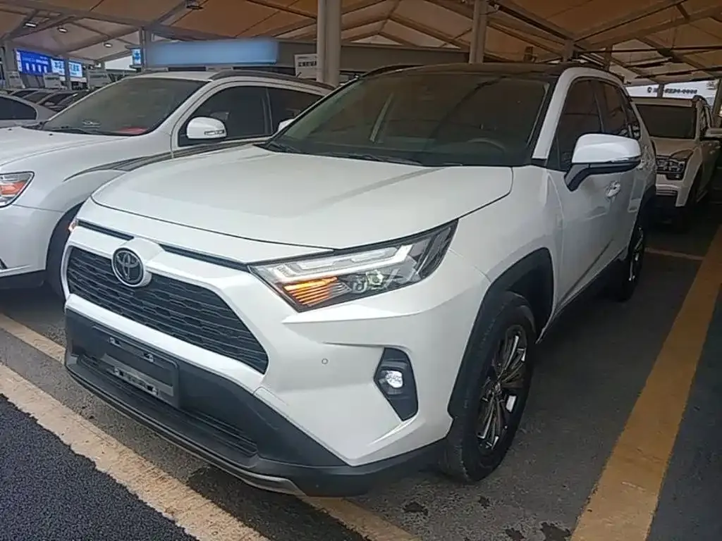 Toyota RAV4 — фото 1