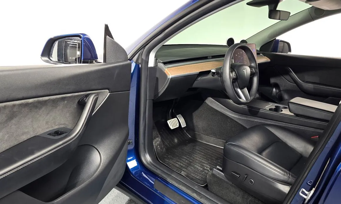 Tesla Model Y — фото 10