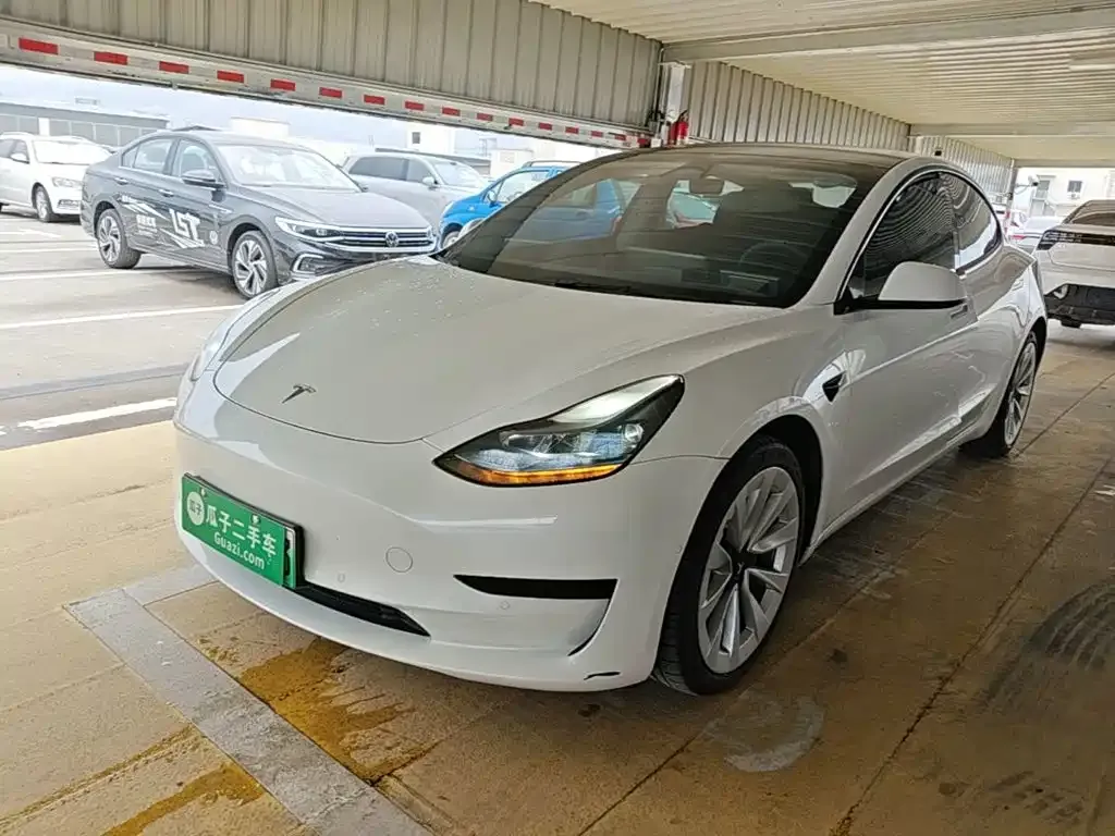 Tesla Model 3 — фото 3