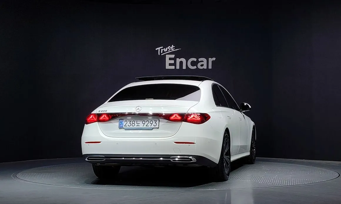 Mercedes-Benz E-Class — фото 8