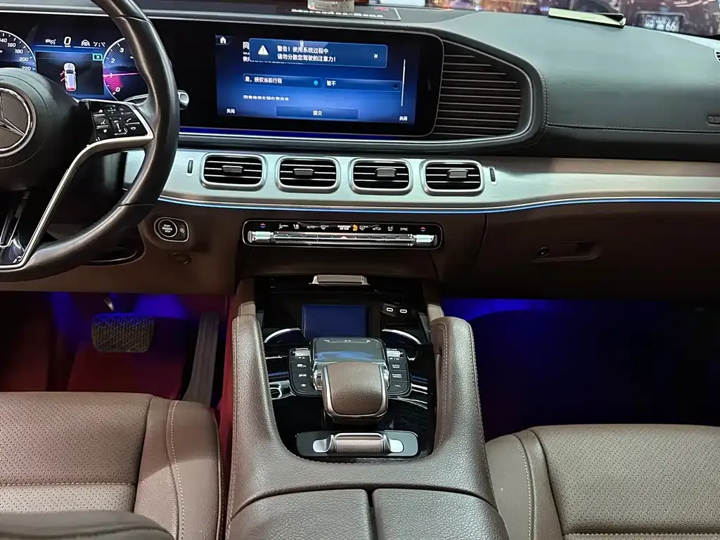 Mercedes-Benz GLS — фото 9
