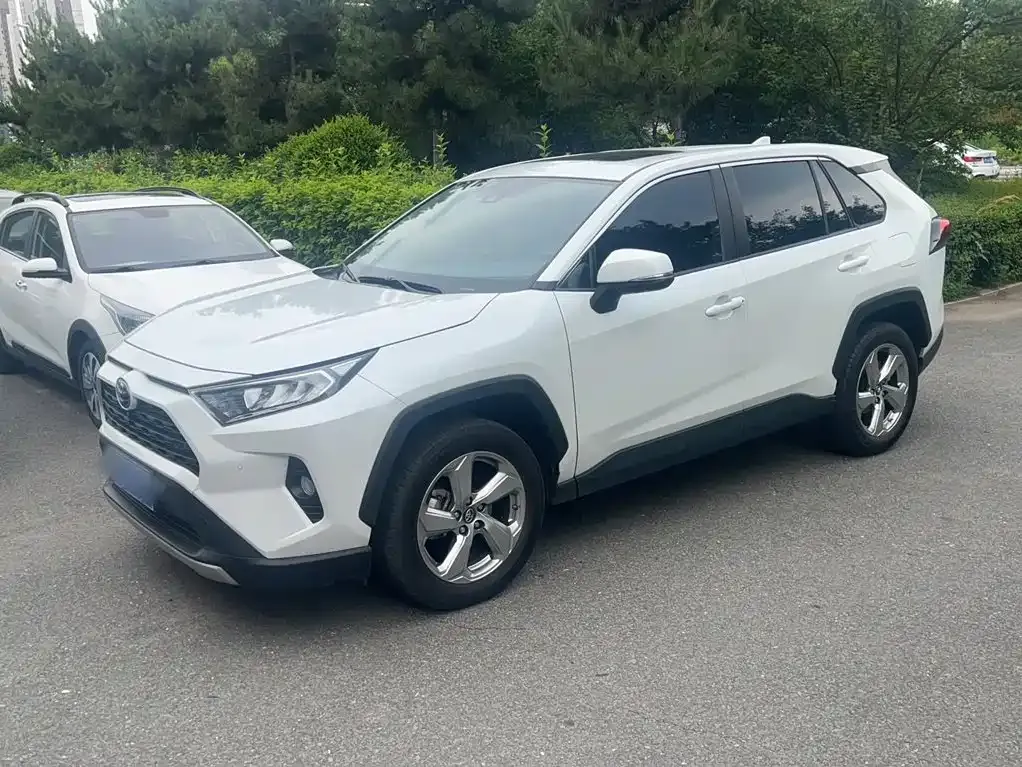 Toyota RAV4 — фото 6