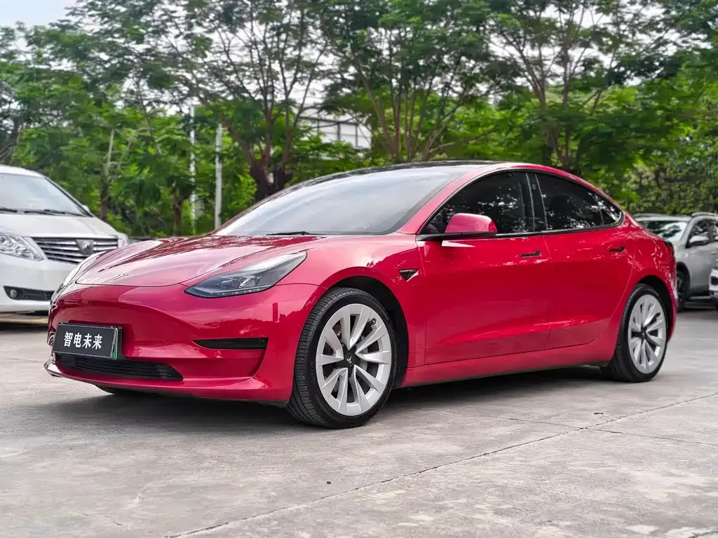Tesla Model 3 — фото 1