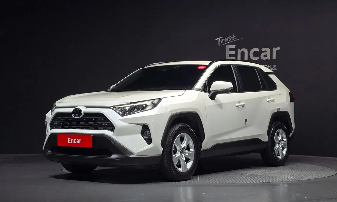 Toyota RAV4 — фото 1
