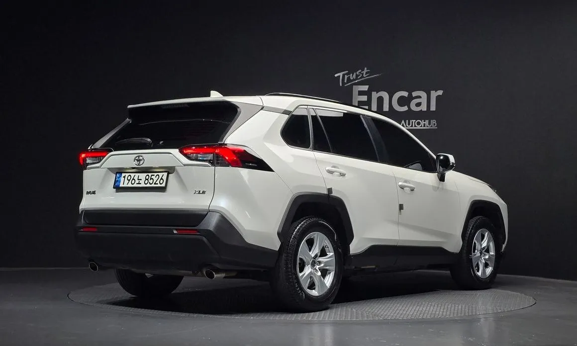 Toyota RAV4 — фото 7