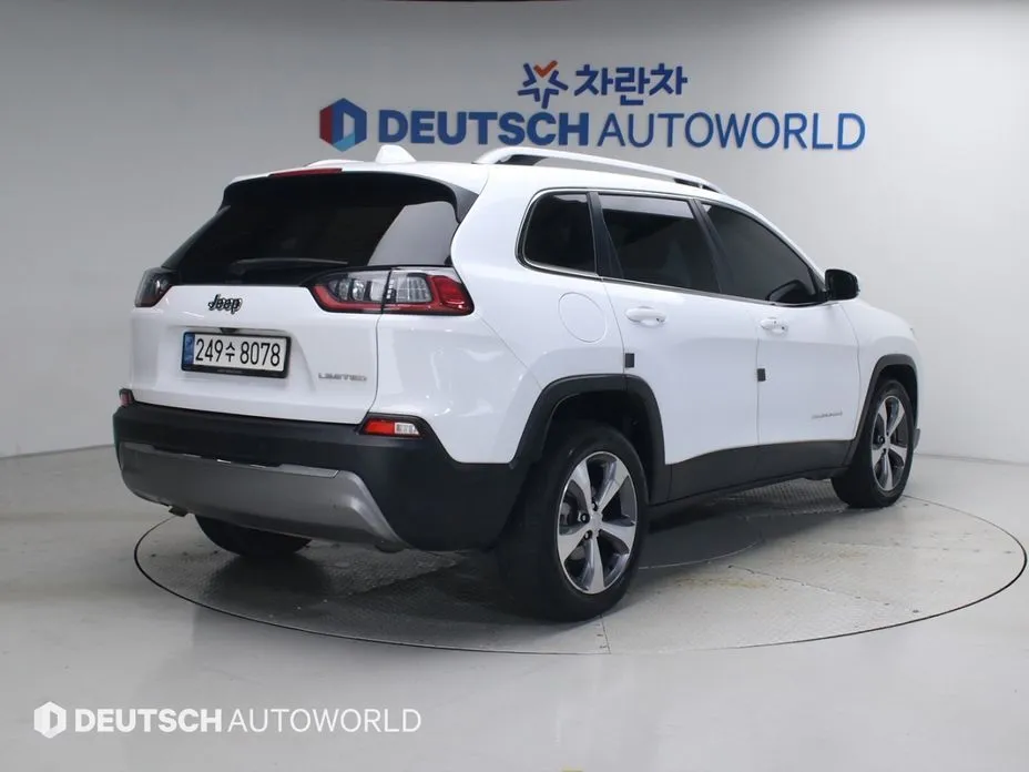 Jeep Cherokee — фото 3