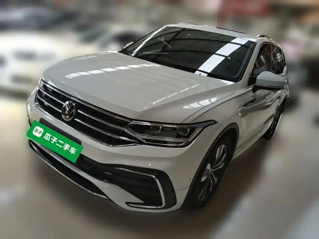 Volkswagen Tiguan L — фото 1