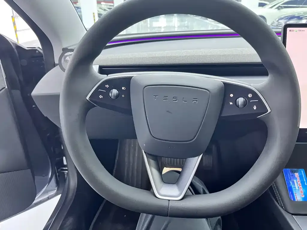Tesla Model 3 — фото 3