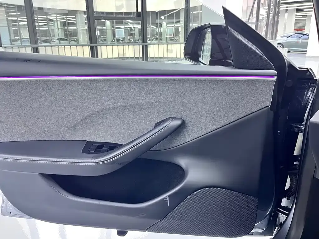 Tesla Model 3 — фото 4