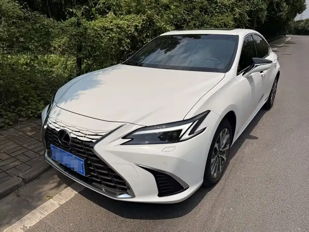 Lexus ES — фото 1