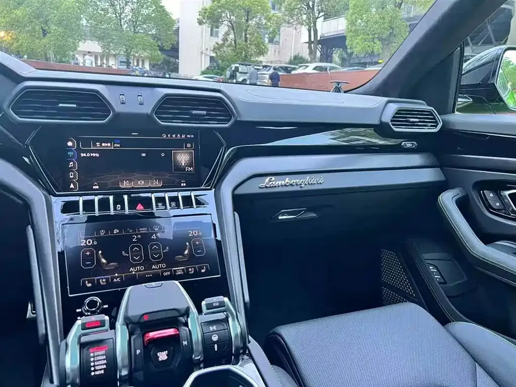 Lamborghini Urus — фото 10